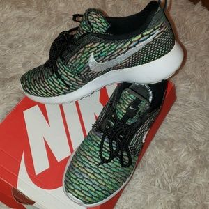 Womens Nike Roshe Run Flyknit